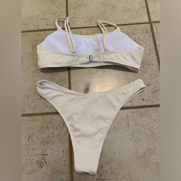 💙 Cream Textured Bikini Swimsuit Set Size L with Pearl Body Chain - Picture 7 of 10
